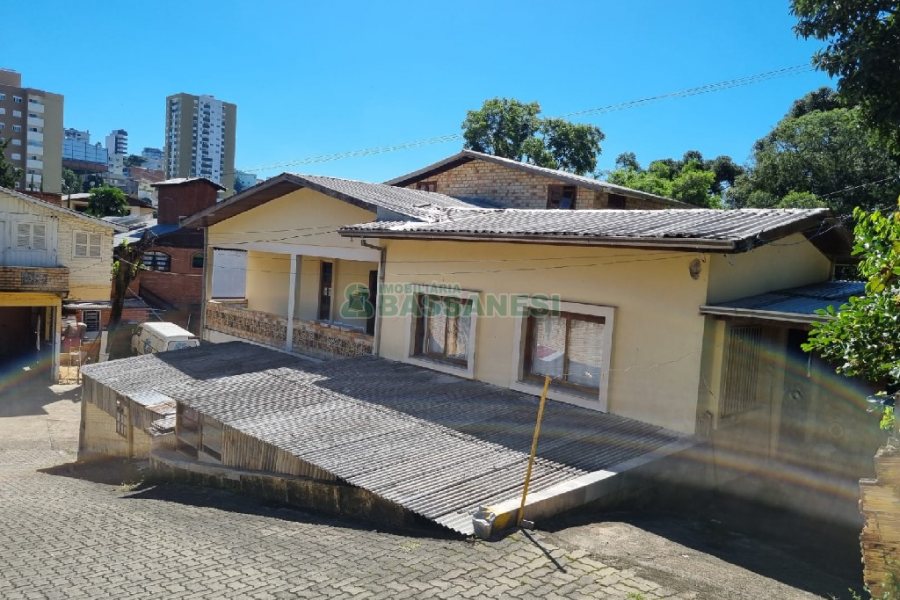 Predio com 500m², no bairro São Leopoldo em Caxias do Sul para Comprar