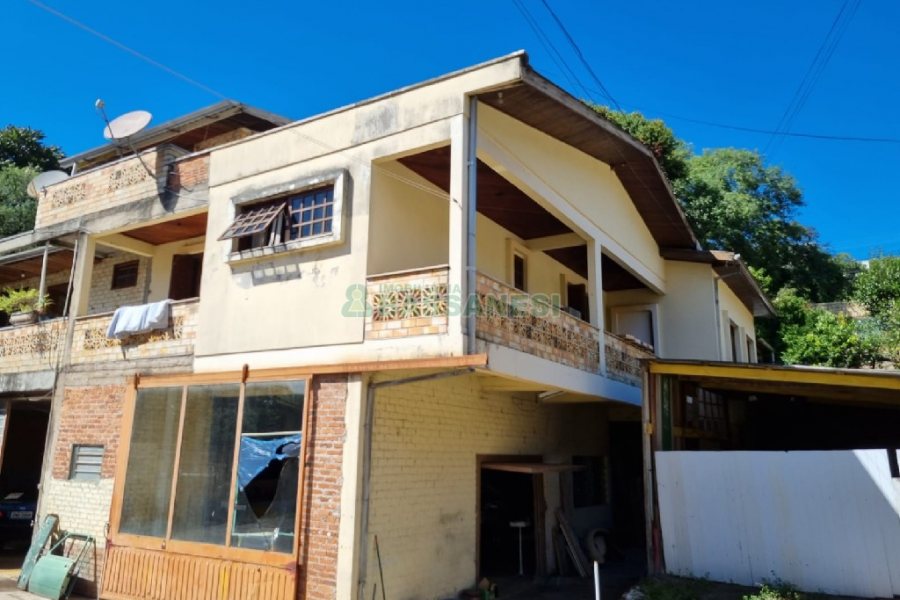 Predio com 500m², no bairro São Leopoldo em Caxias do Sul para Comprar