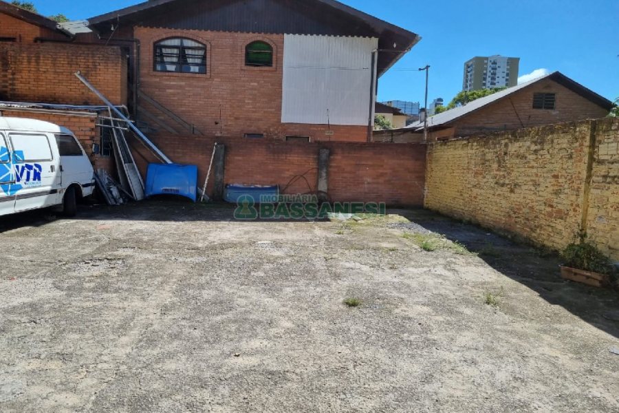 Predio com 500m², no bairro São Leopoldo em Caxias do Sul para Comprar