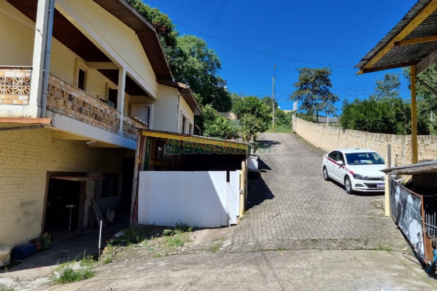 Predio com 500m², no bairro São Leopoldo em Caxias do Sul para Comprar