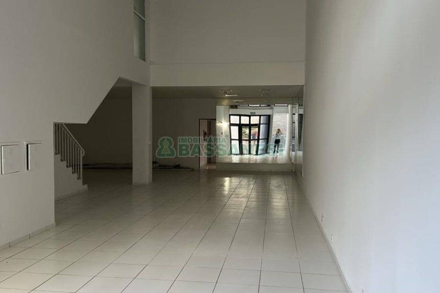Loja com 300m², no bairro Centro em Caxias do Sul para Alugar