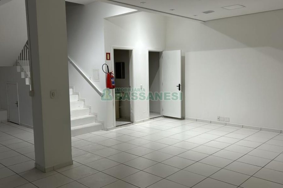 Loja com 300m², no bairro Centro em Caxias do Sul para Alugar