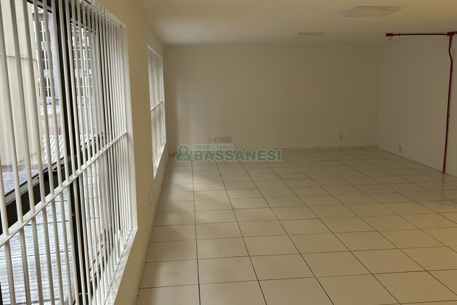 Loja com 300m², no bairro Centro em Caxias do Sul para Alugar