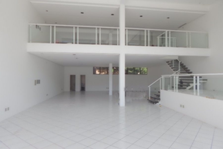 Loja com 594m², 12 vagas, no bairro Centro em Caxias do Sul para Comprar