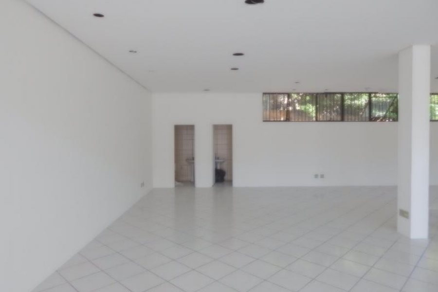 Loja com 594m², 12 vagas, no bairro Centro em Caxias do Sul para Comprar