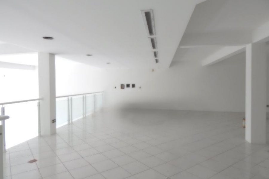 Loja com 594m², 12 vagas, no bairro Centro em Caxias do Sul para Comprar