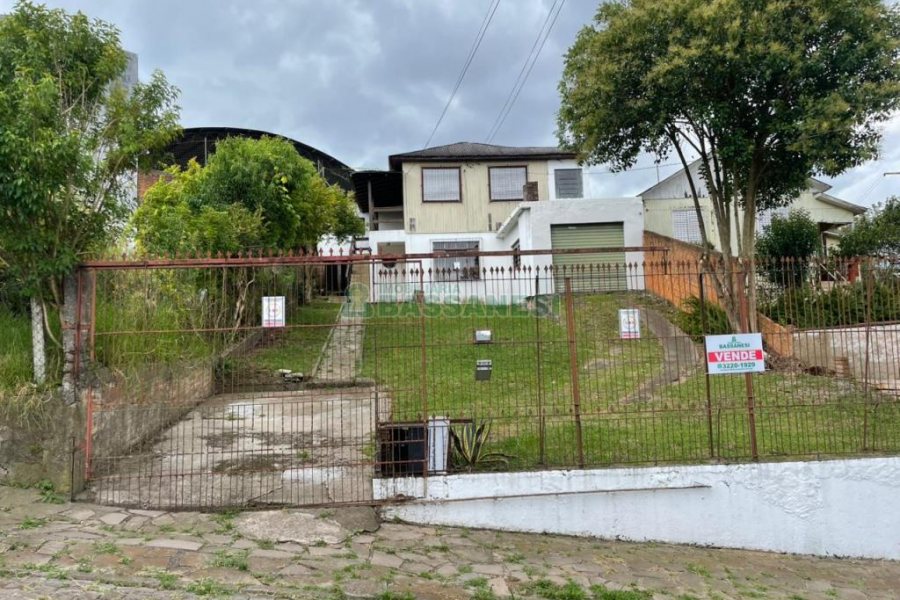 Casa com 160m², 2 dormitórios, 1 vaga, no bairro Rio Branco em Caxias do Sul para Comprar