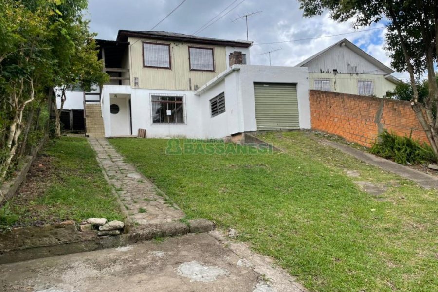 Casa com 160m², 2 dormitórios, 1 vaga, no bairro Rio Branco em Caxias do Sul para Comprar