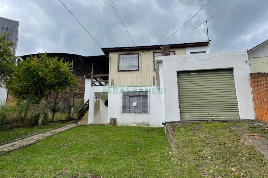 Casa com 160m², 2 dormitórios, 1 vaga, no bairro Rio Branco em Caxias do Sul para Comprar