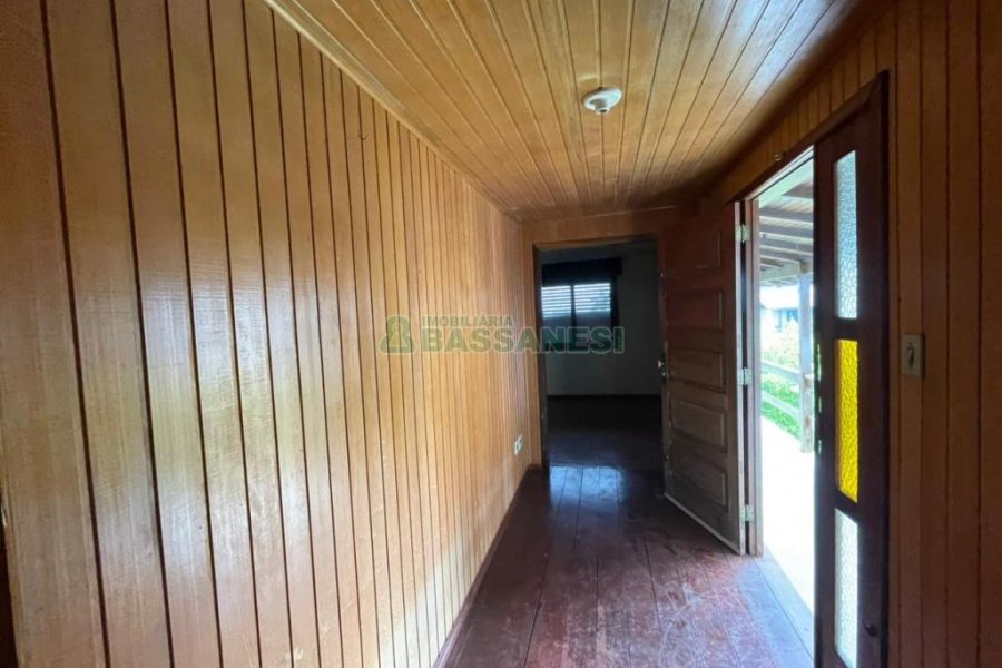 Casa com 160m², 2 dormitórios, 1 vaga, no bairro Rio Branco em Caxias do Sul para Comprar