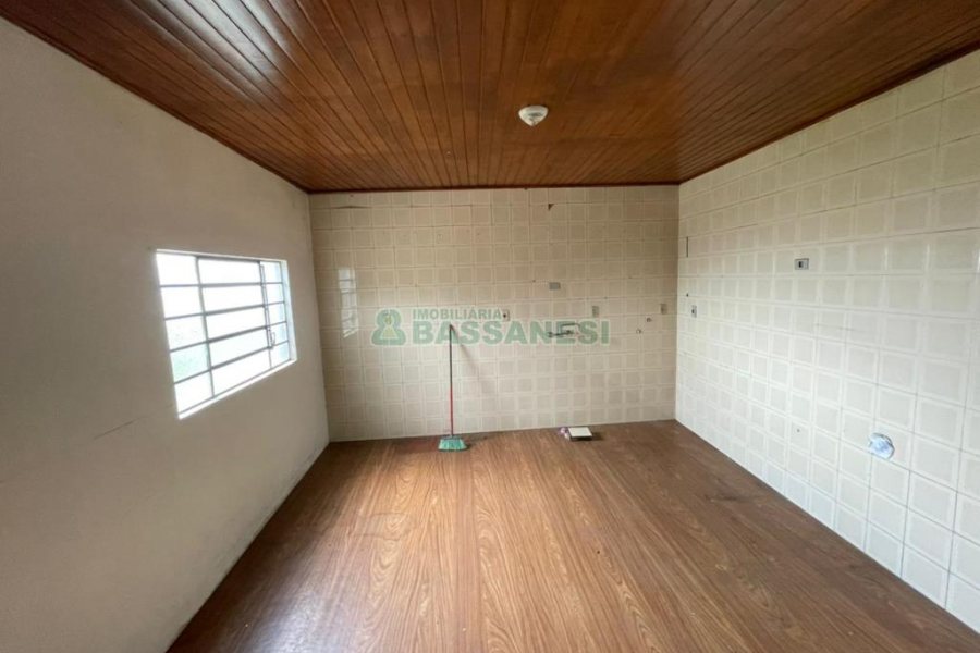 Casa com 160m², 2 dormitórios, 1 vaga, no bairro Rio Branco em Caxias do Sul para Comprar
