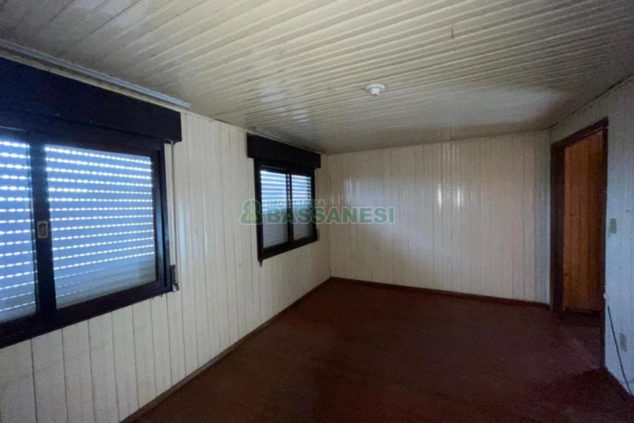 Casa com 160m², 2 dormitórios, 1 vaga, no bairro Rio Branco em Caxias do Sul para Comprar