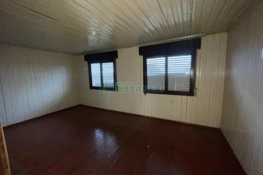 Casa com 160m², 2 dormitórios, 1 vaga, no bairro Rio Branco em Caxias do Sul para Comprar