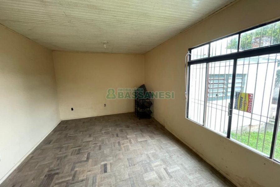 Casa com 160m², 2 dormitórios, 1 vaga, no bairro Rio Branco em Caxias do Sul para Comprar