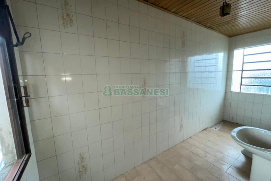 Casa com 160m², 2 dormitórios, 1 vaga, no bairro Rio Branco em Caxias do Sul para Comprar