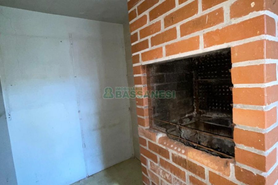 Casa com 160m², 2 dormitórios, 1 vaga, no bairro Rio Branco em Caxias do Sul para Comprar