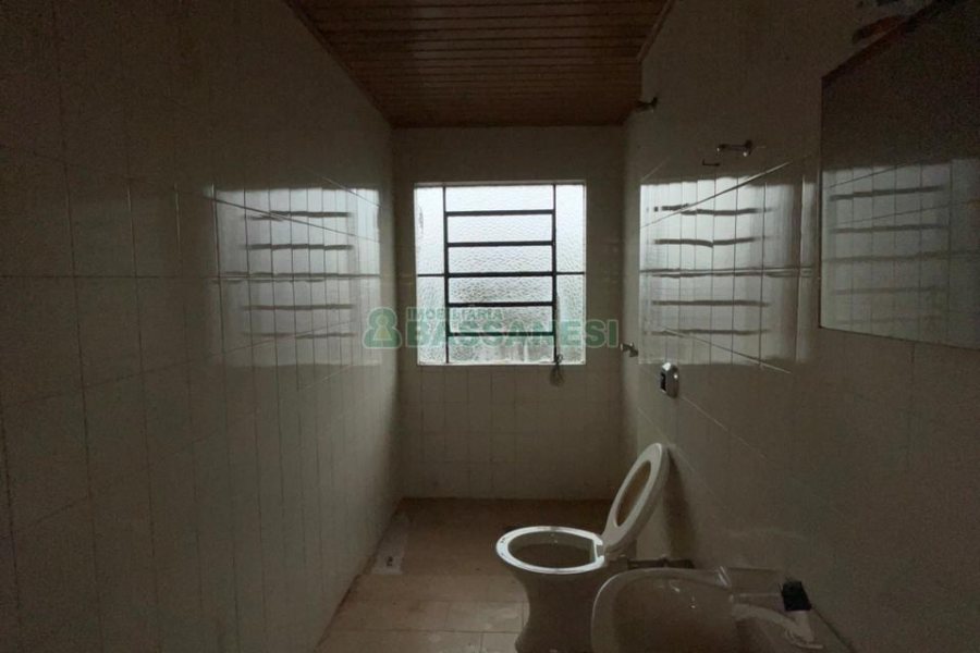 Casa com 160m², 2 dormitórios, 1 vaga, no bairro Rio Branco em Caxias do Sul para Comprar