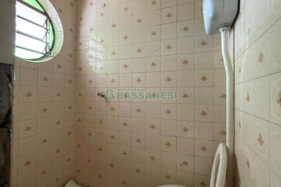 Casa com 160m², 2 dormitórios, 1 vaga, no bairro Rio Branco em Caxias do Sul para Comprar