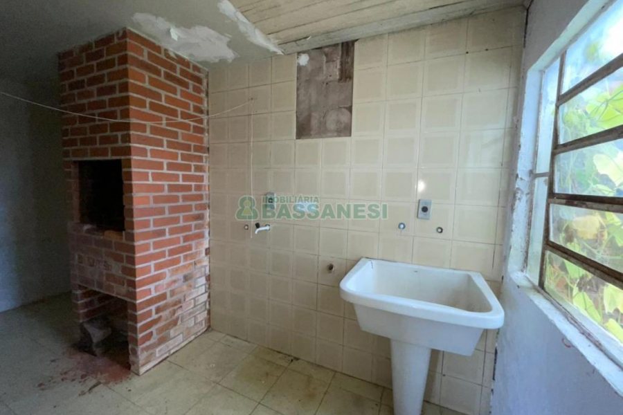 Casa com 160m², 2 dormitórios, 1 vaga, no bairro Rio Branco em Caxias do Sul para Comprar