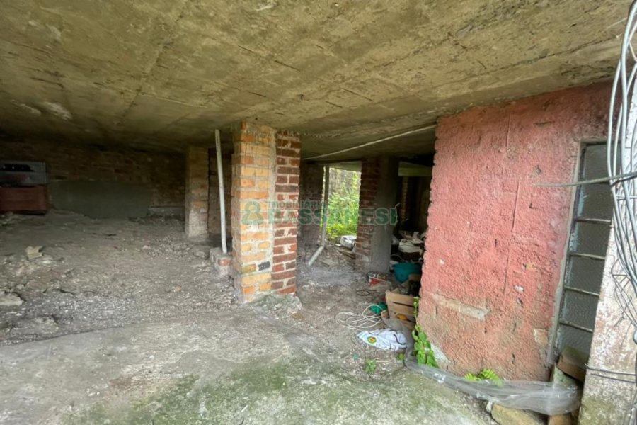 Casa com 160m², 2 dormitórios, 1 vaga, no bairro Rio Branco em Caxias do Sul para Comprar