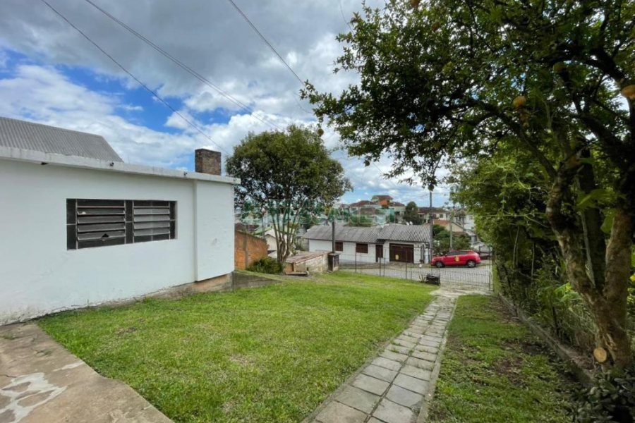 Casa com 160m², 2 dormitórios, 1 vaga, no bairro Rio Branco em Caxias do Sul para Comprar