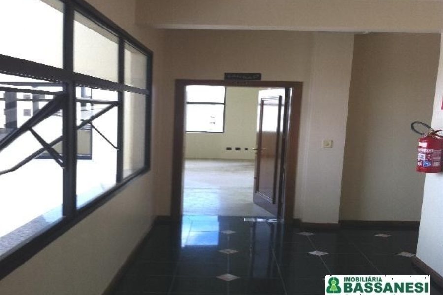 Sala com 70m², 1 vaga, no bairro Centro em Caxias do Sul para Alugar