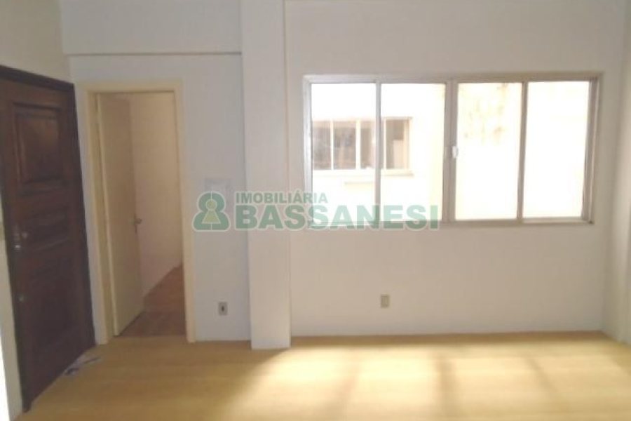 Sala com 30m², no bairro Centro em Caxias do Sul para Alugar