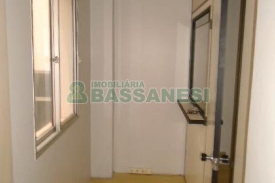 Sala com 30m², no bairro Centro em Caxias do Sul para Alugar