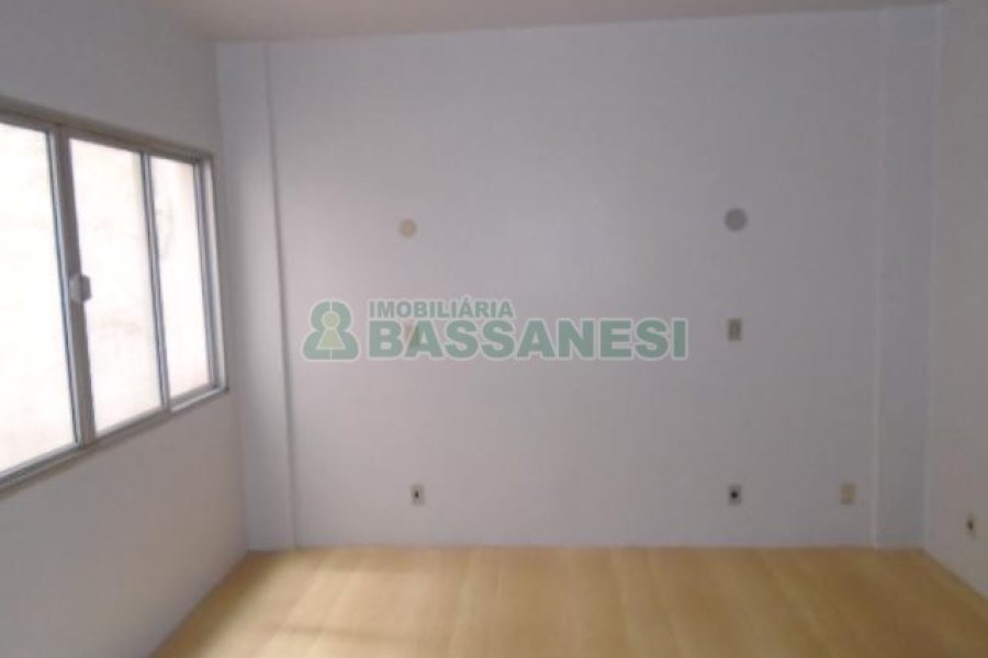 Sala com 30m², no bairro Centro em Caxias do Sul para Alugar