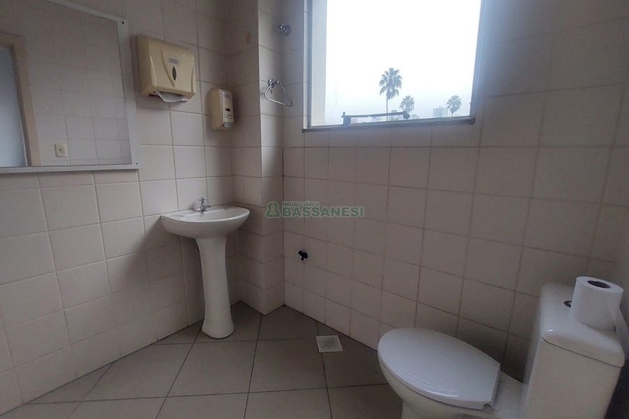 Loja com 105m², no bairro Lourdes em Caxias do Sul para Alugar