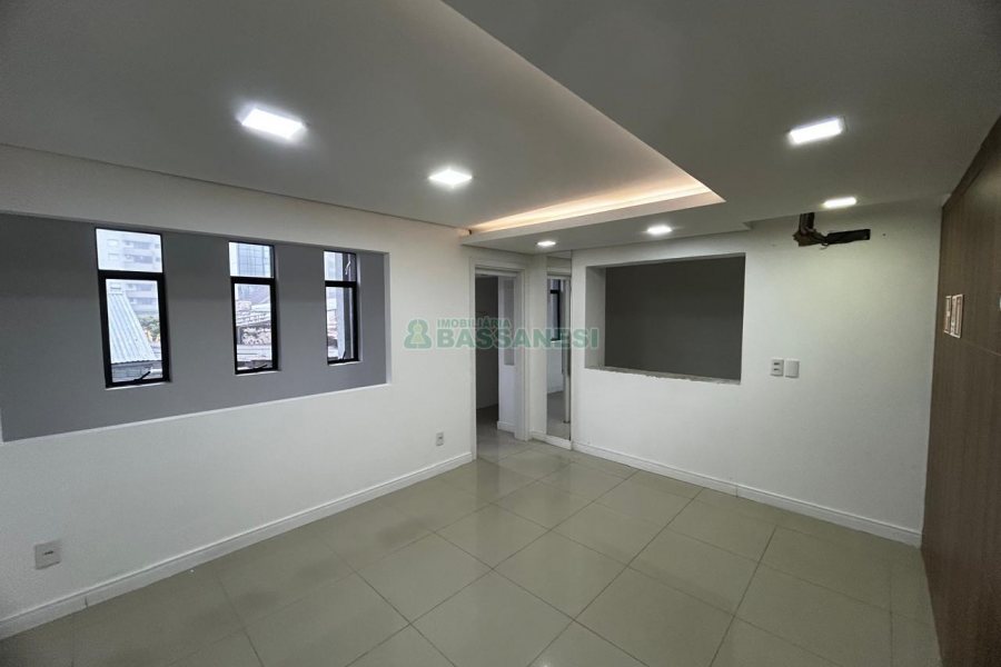 Predio com 1200m², 9 vagas, no bairro Centro em Caxias do Sul para Alugar