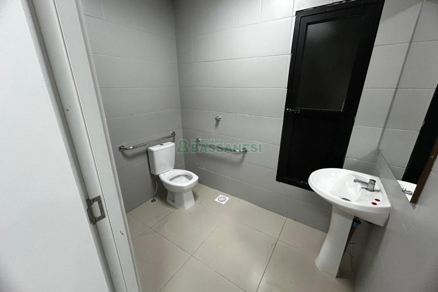 Predio com 1200m², 9 vagas, no bairro Centro em Caxias do Sul para Alugar