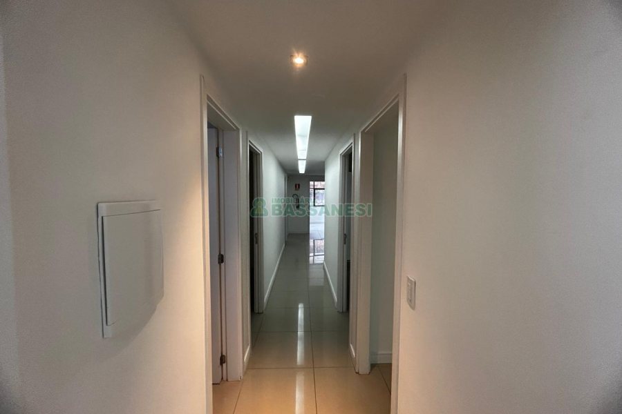 Predio com 1200m², 9 vagas, no bairro Centro em Caxias do Sul para Alugar