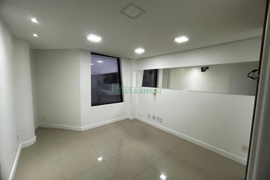 Predio com 1200m², 9 vagas, no bairro Centro em Caxias do Sul para Alugar