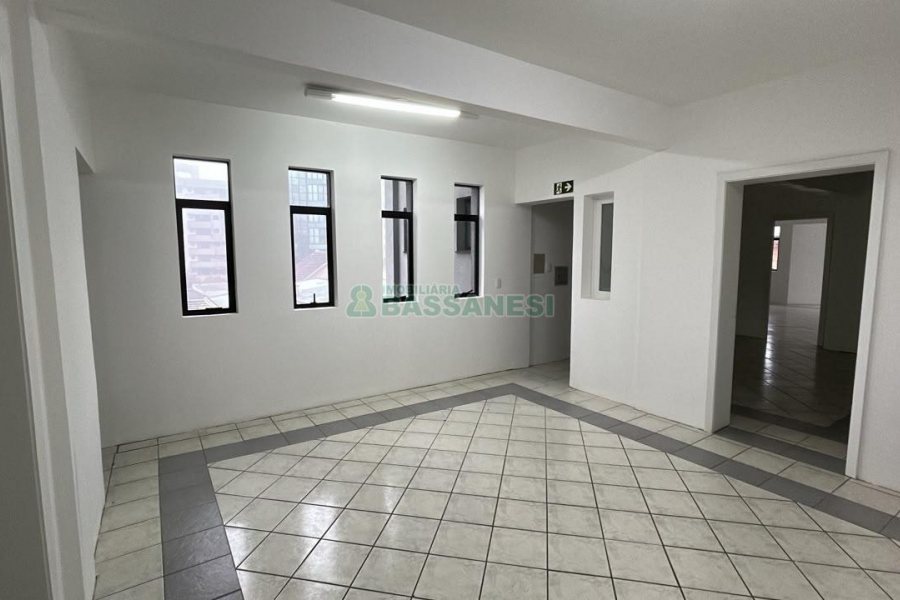 Predio com 1200m², 9 vagas, no bairro Centro em Caxias do Sul para Alugar