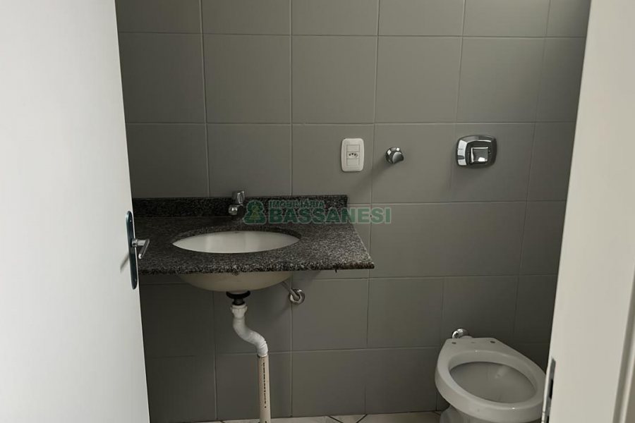 Predio com 1200m², 9 vagas, no bairro Centro em Caxias do Sul para Alugar