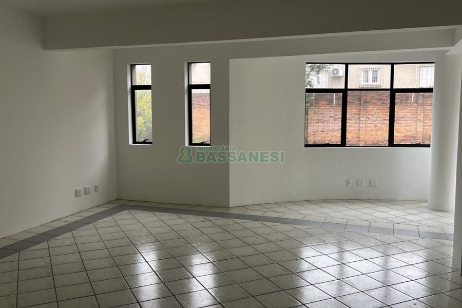Predio com 1200m², 9 vagas, no bairro Centro em Caxias do Sul para Alugar