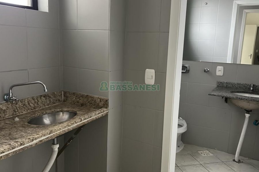 Predio com 1200m², 9 vagas, no bairro Centro em Caxias do Sul para Alugar
