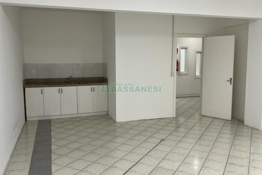 Predio com 1200m², 9 vagas, no bairro Centro em Caxias do Sul para Alugar