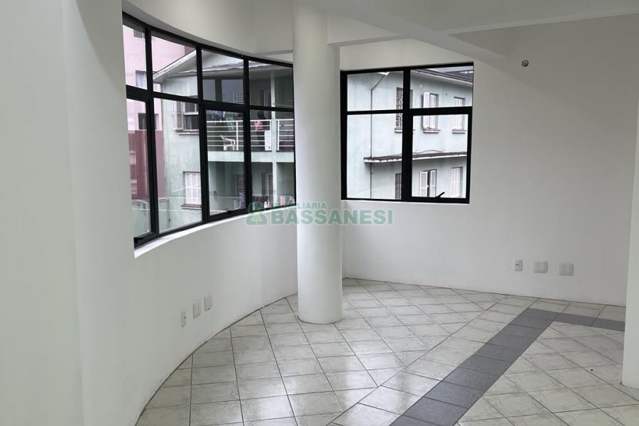 Predio com 1200m², 9 vagas, no bairro Centro em Caxias do Sul para Alugar