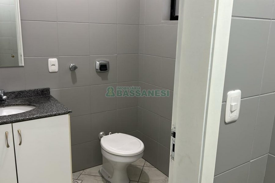 Predio com 1200m², 9 vagas, no bairro Centro em Caxias do Sul para Alugar
