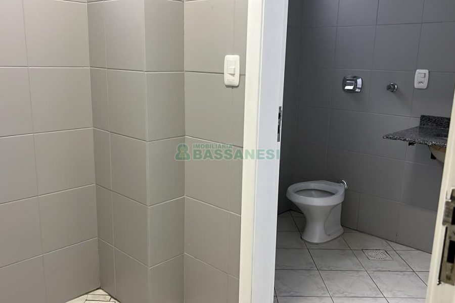 Predio com 1200m², 9 vagas, no bairro Centro em Caxias do Sul para Alugar