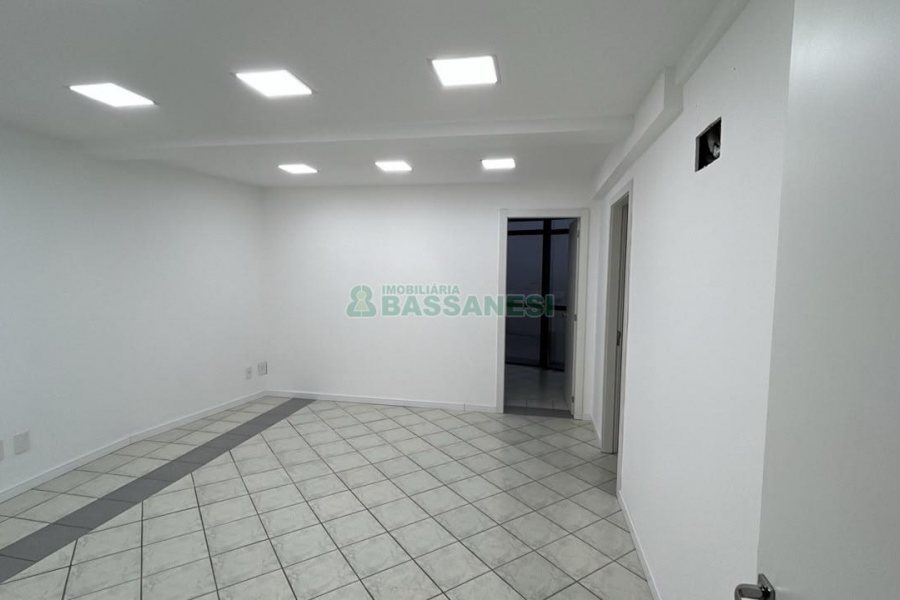Predio com 1200m², 9 vagas, no bairro Centro em Caxias do Sul para Alugar