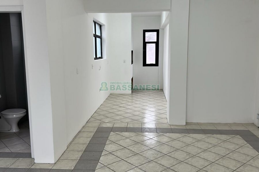 Predio com 1200m², 9 vagas, no bairro Centro em Caxias do Sul para Alugar