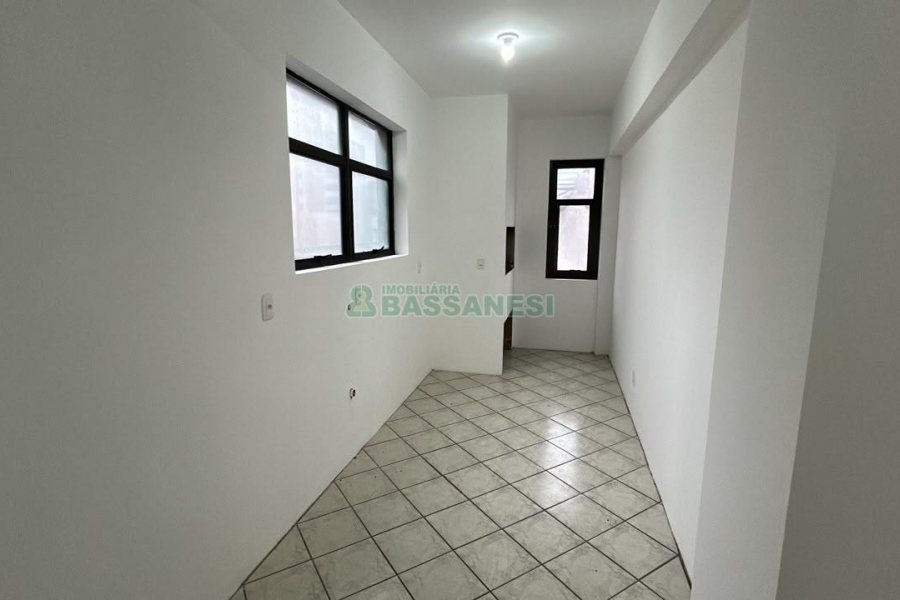 Predio com 1200m², 9 vagas, no bairro Centro em Caxias do Sul para Alugar