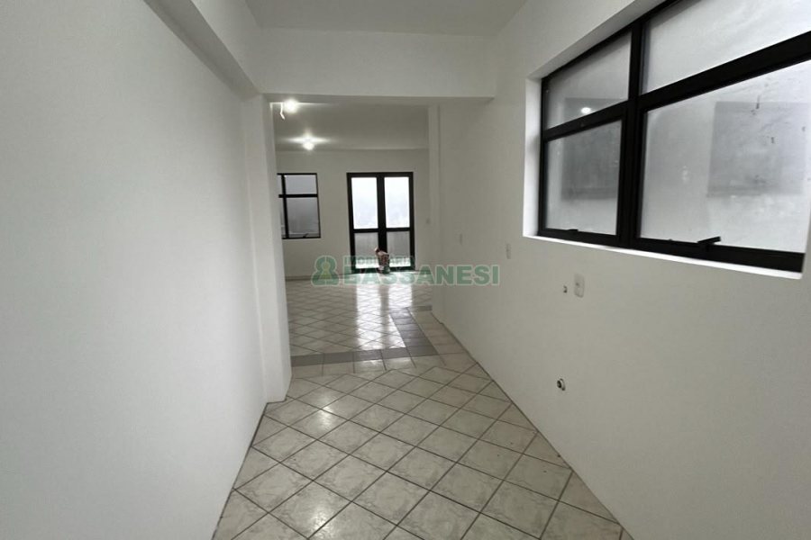 Predio com 1200m², 9 vagas, no bairro Centro em Caxias do Sul para Alugar