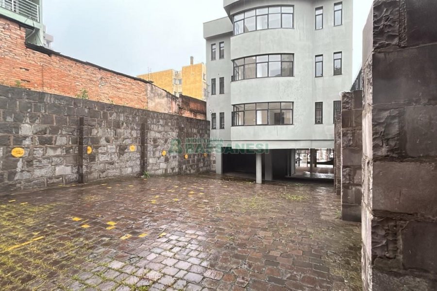 Predio com 1200m², 9 vagas, no bairro Centro em Caxias do Sul para Alugar