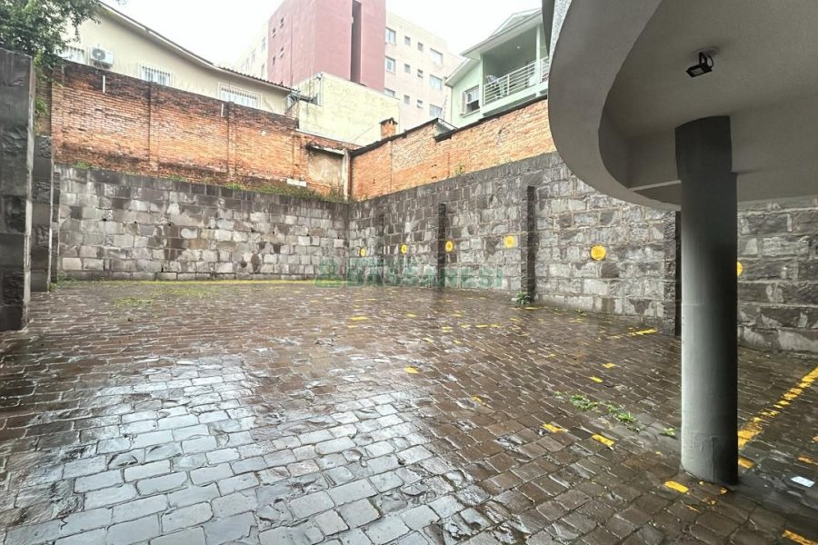 Predio com 1200m², 9 vagas, no bairro Centro em Caxias do Sul para Alugar