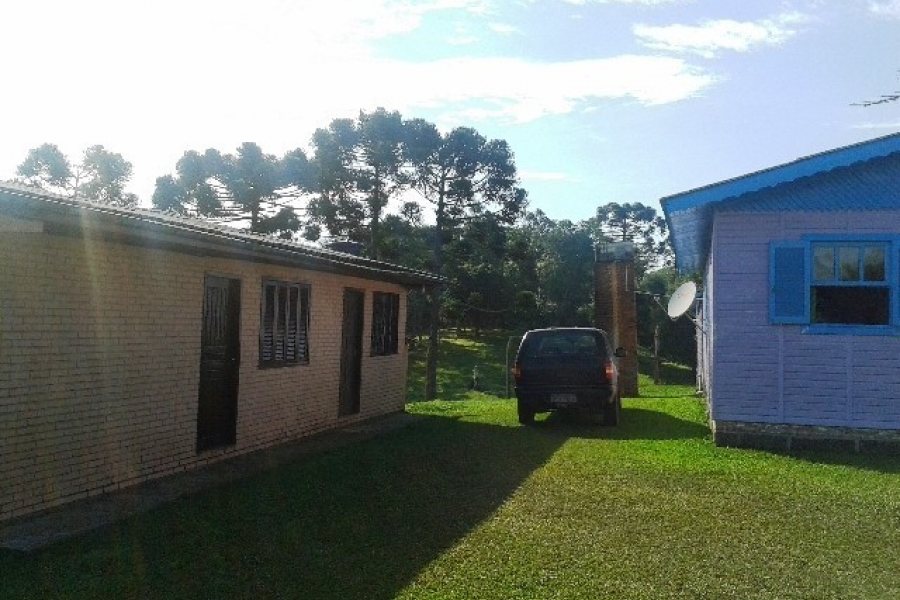 Casa com 80m², 3 dormitórios, 1 vaga, no bairro Jardim Iracema em Caxias do Sul para Comprar