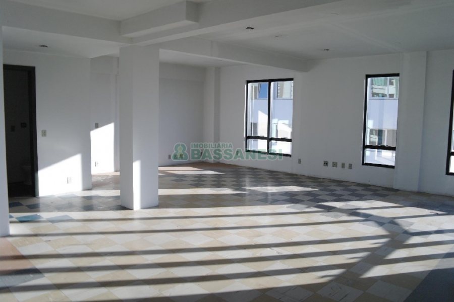 Sala com 110m², no bairro Centro em Caxias do Sul para Alugar